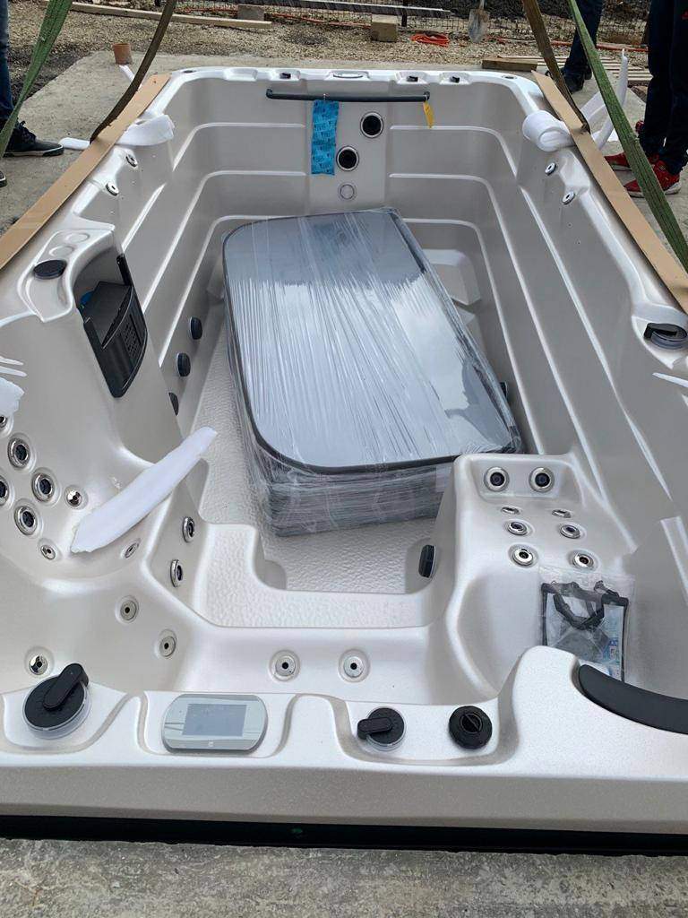 Доставка и установка плавательного спа бассейна Vortex Spas