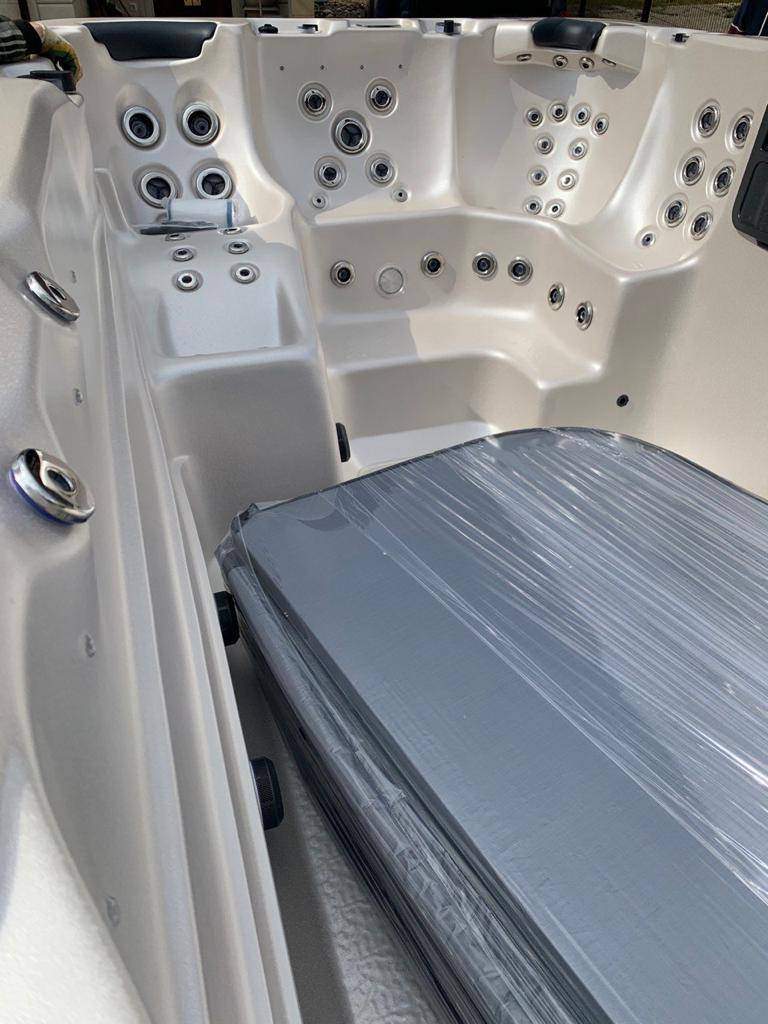 Доставка и установка плавательного спа-бассейна Aquagym Max Pro+ в г.Сочи!